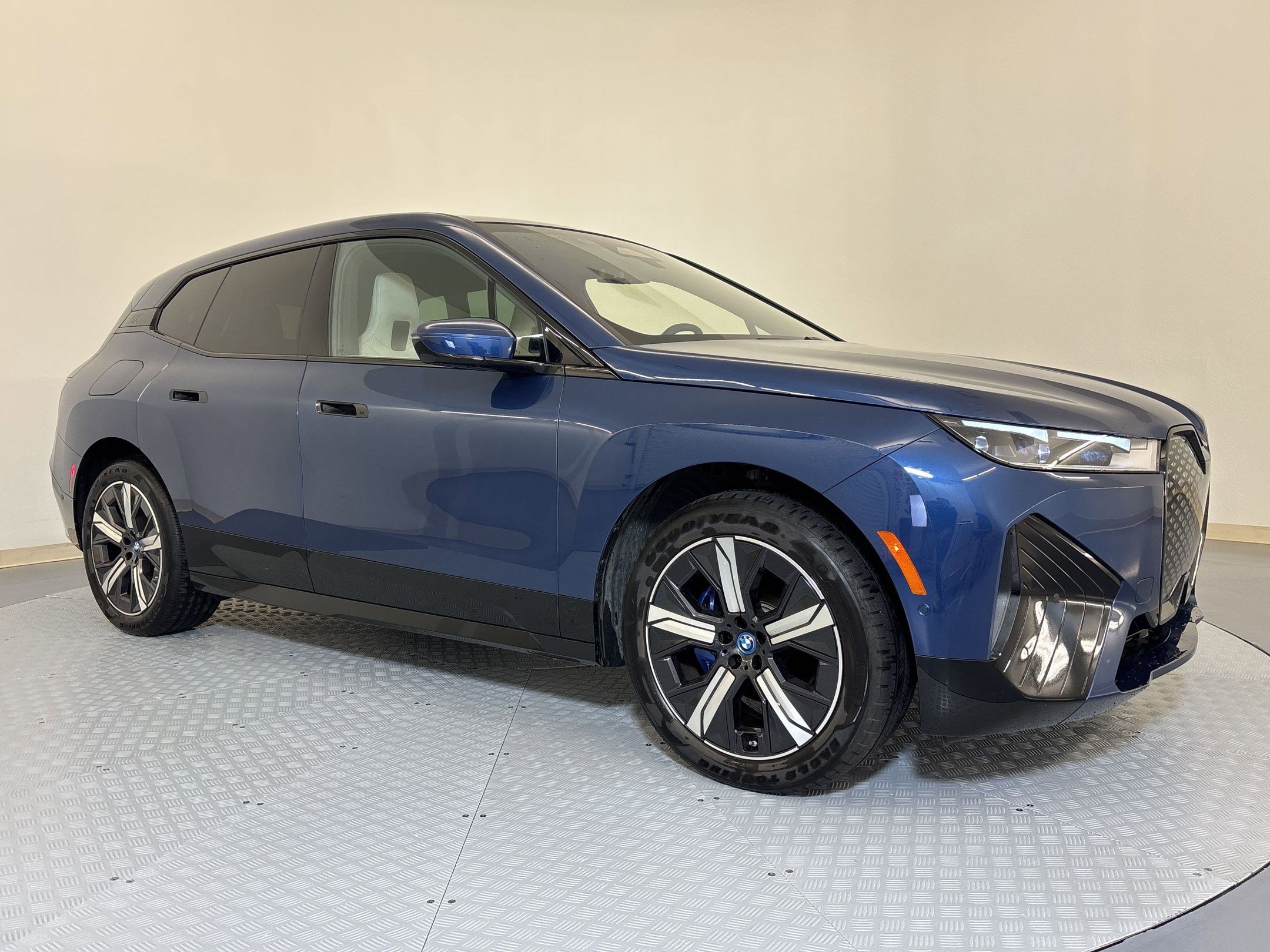 Certified 2023 BMW iX xDrive50 w/ Sport Package image 7