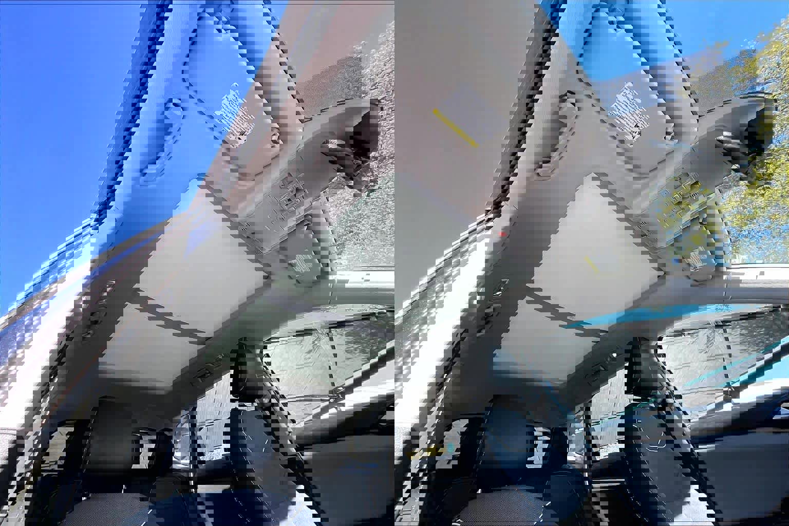 Used 2023 Volkswagen Taos SE w/ Panoramic Sunroof Package image 14