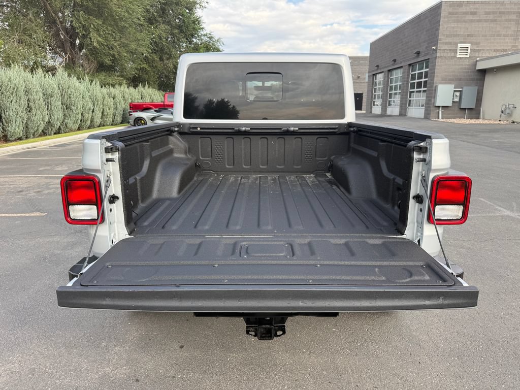 Used 2023 Jeep Gladiator Rubicon w/ Trailer Tow Package AWD/4WD image 14