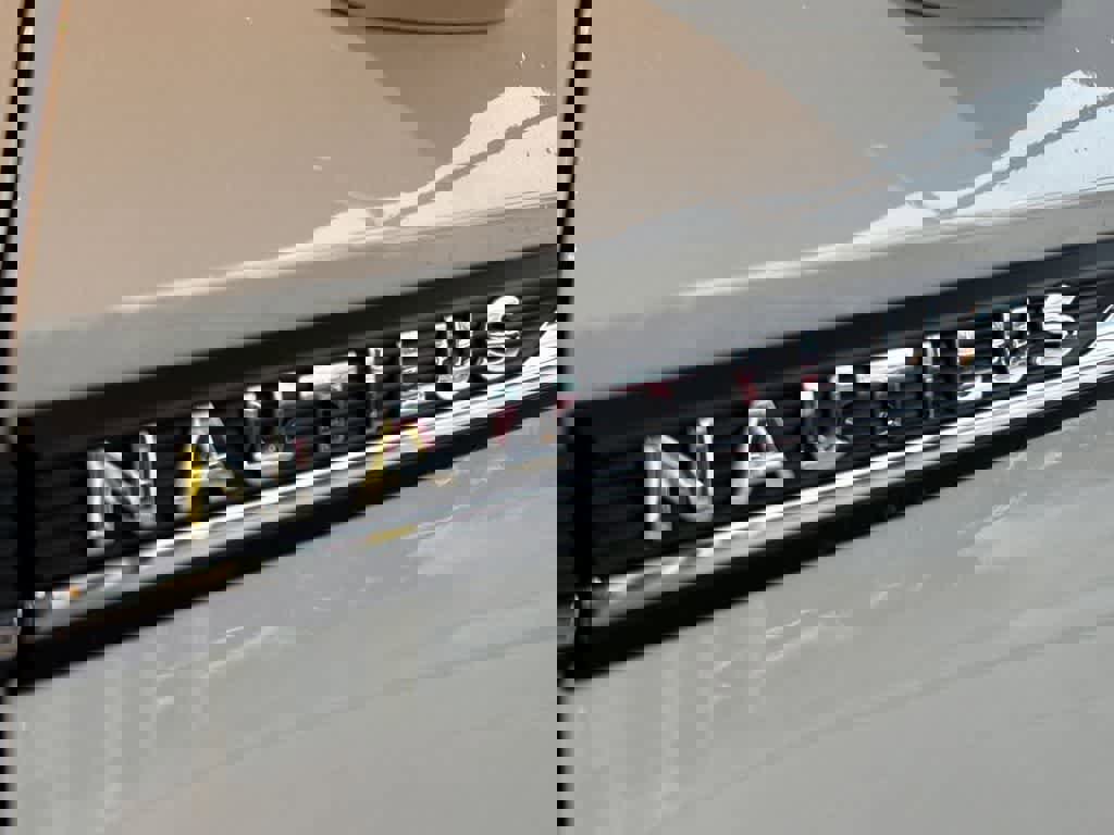 Used 2022 Lincoln Nautilus Reserve w/ Equipment Group 201A image 7