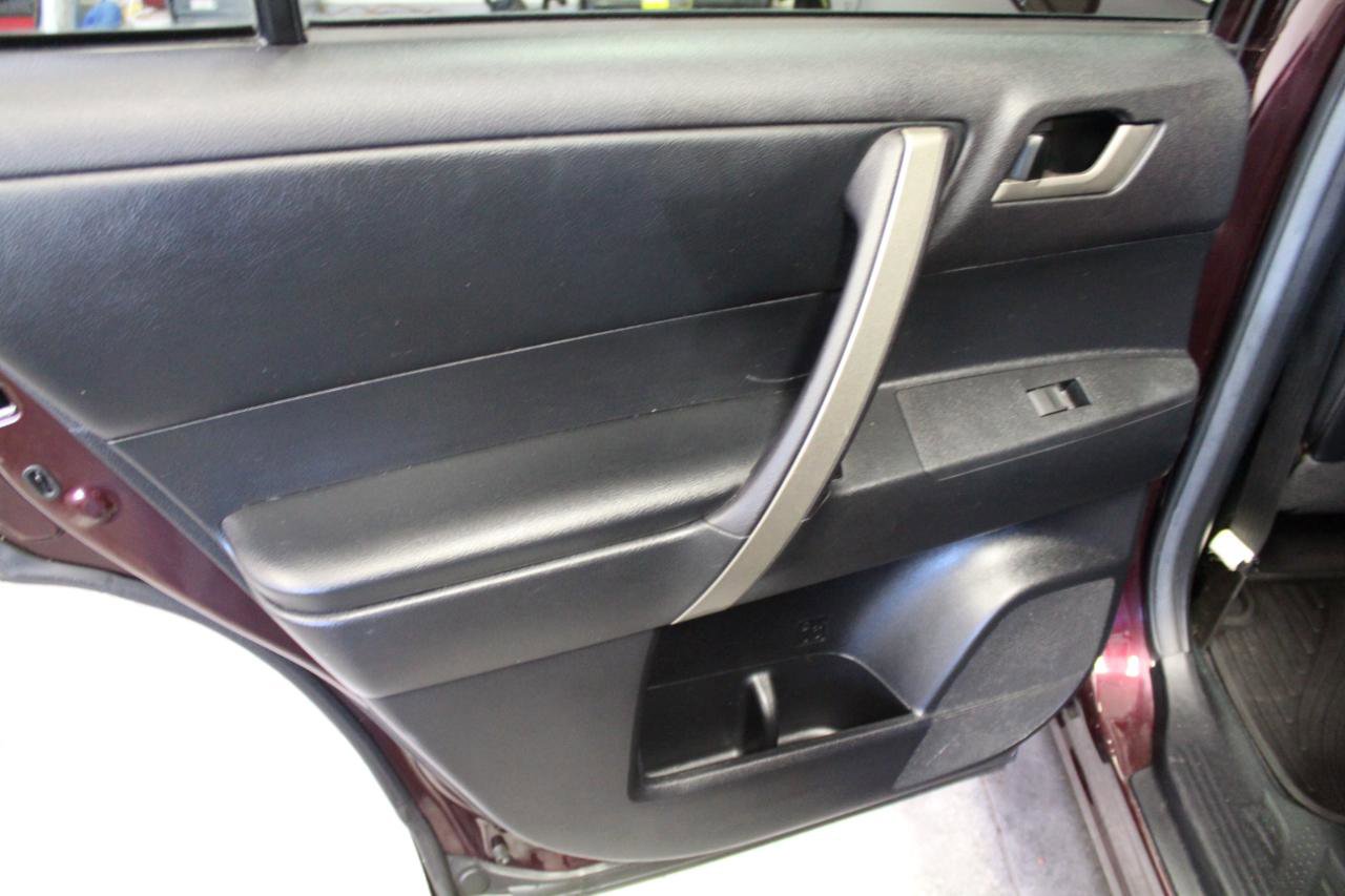 Used 2011 Toyota Highlander SE w/ Convenience Pkg AWD/4WD image 23