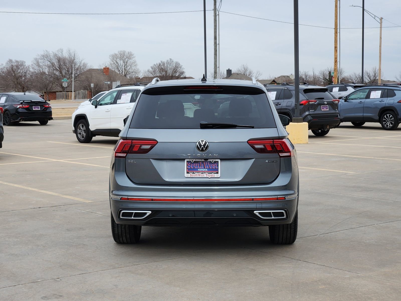 Used 2022 Volkswagen Tiguan SEL R-Line image 8