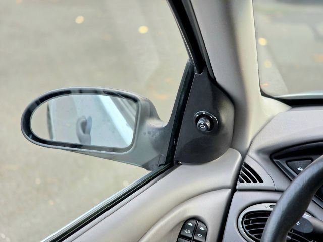Used 2004 Ford Focus SE image 14