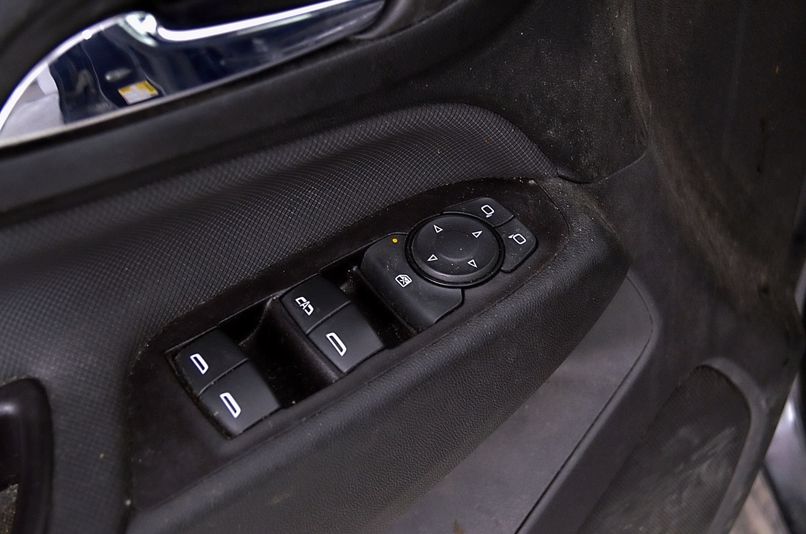Used 2022 Chevrolet Equinox RS w/ Infotainment Package FWD image 18