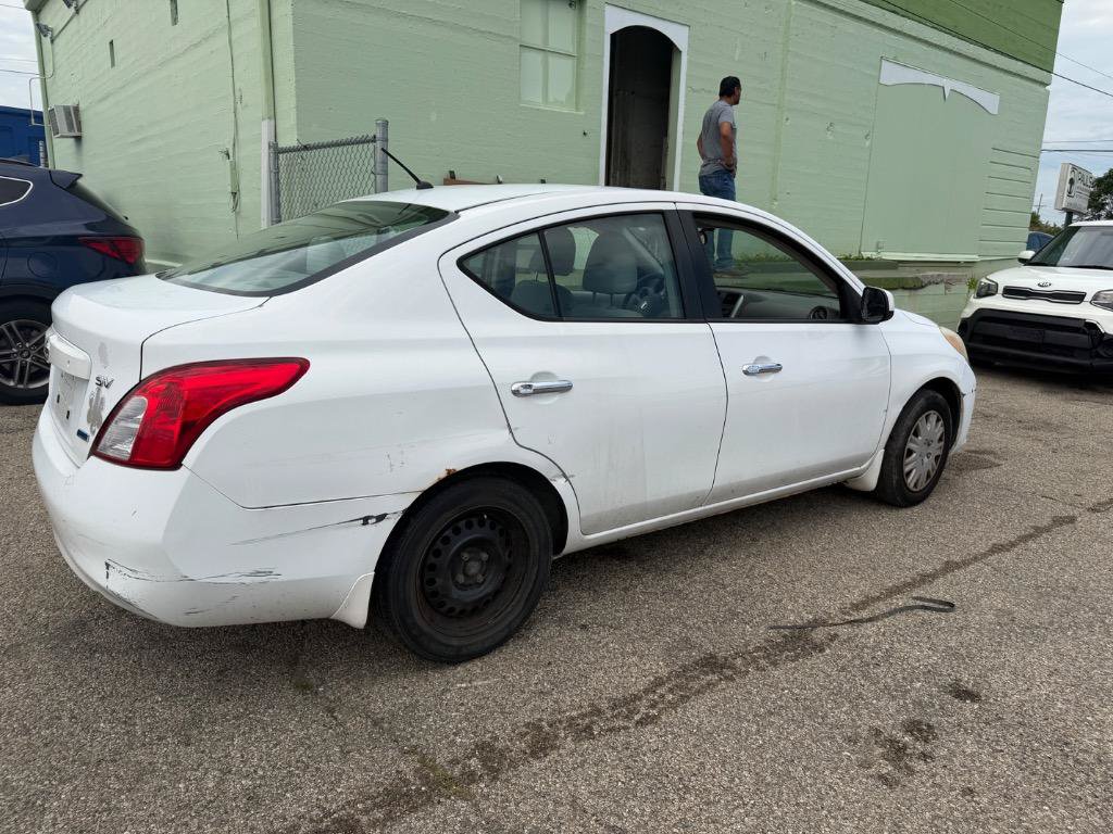Used 2012 Nissan Versa SV FWD image 6