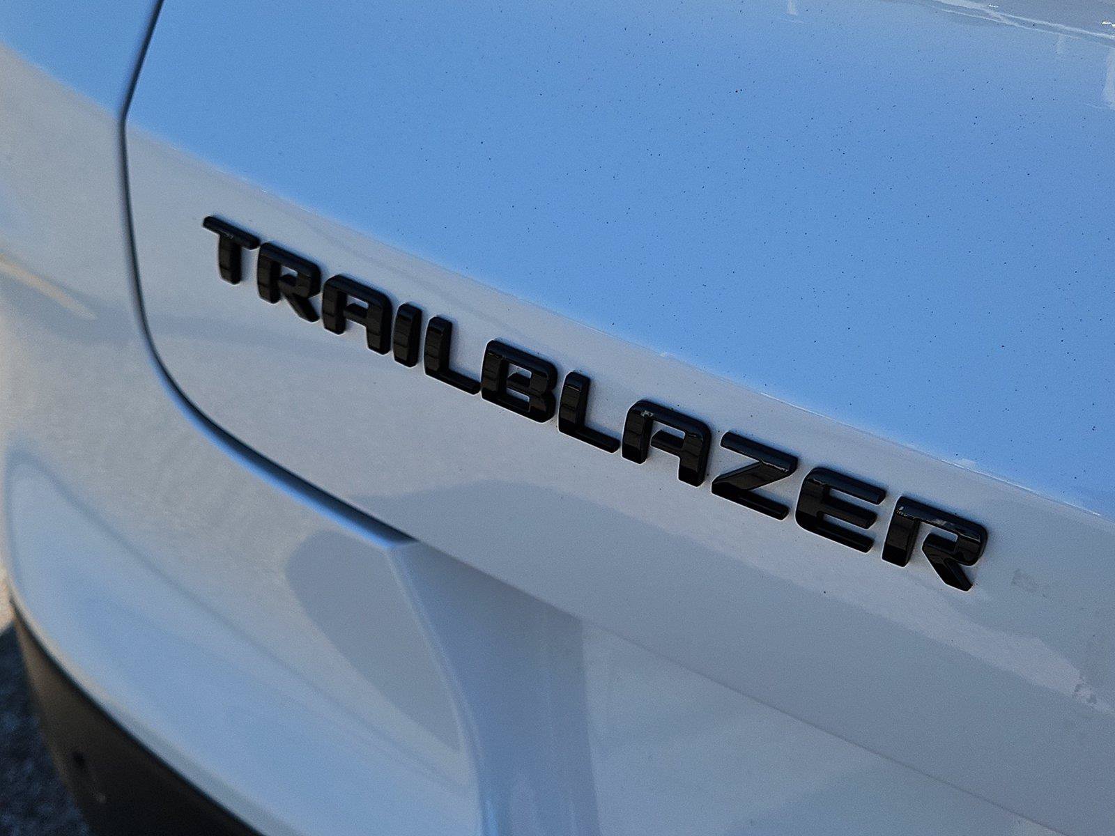 Used 2025 Chevrolet TrailBlazer RS w/ Convenience Package FWD image 6