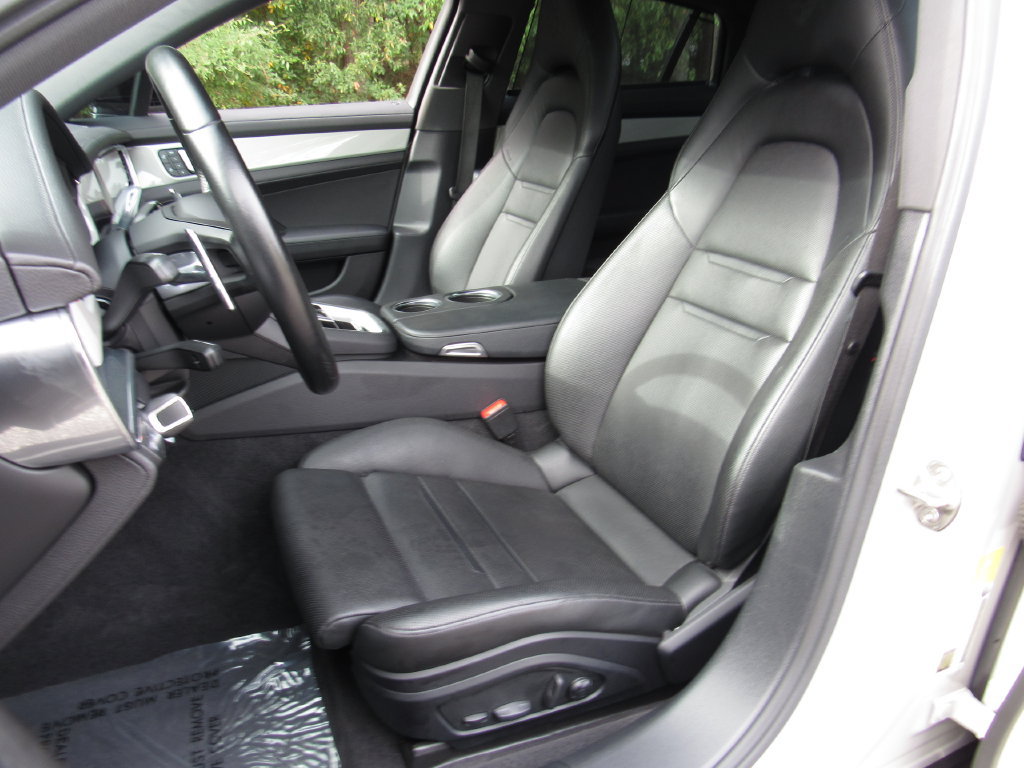 Used 2023 Porsche Panamera image 13