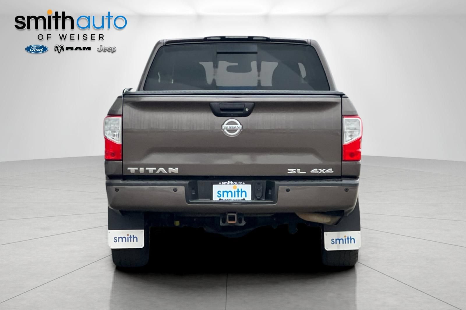 Used 2017 Nissan Titan SL AWD/4WD image 5