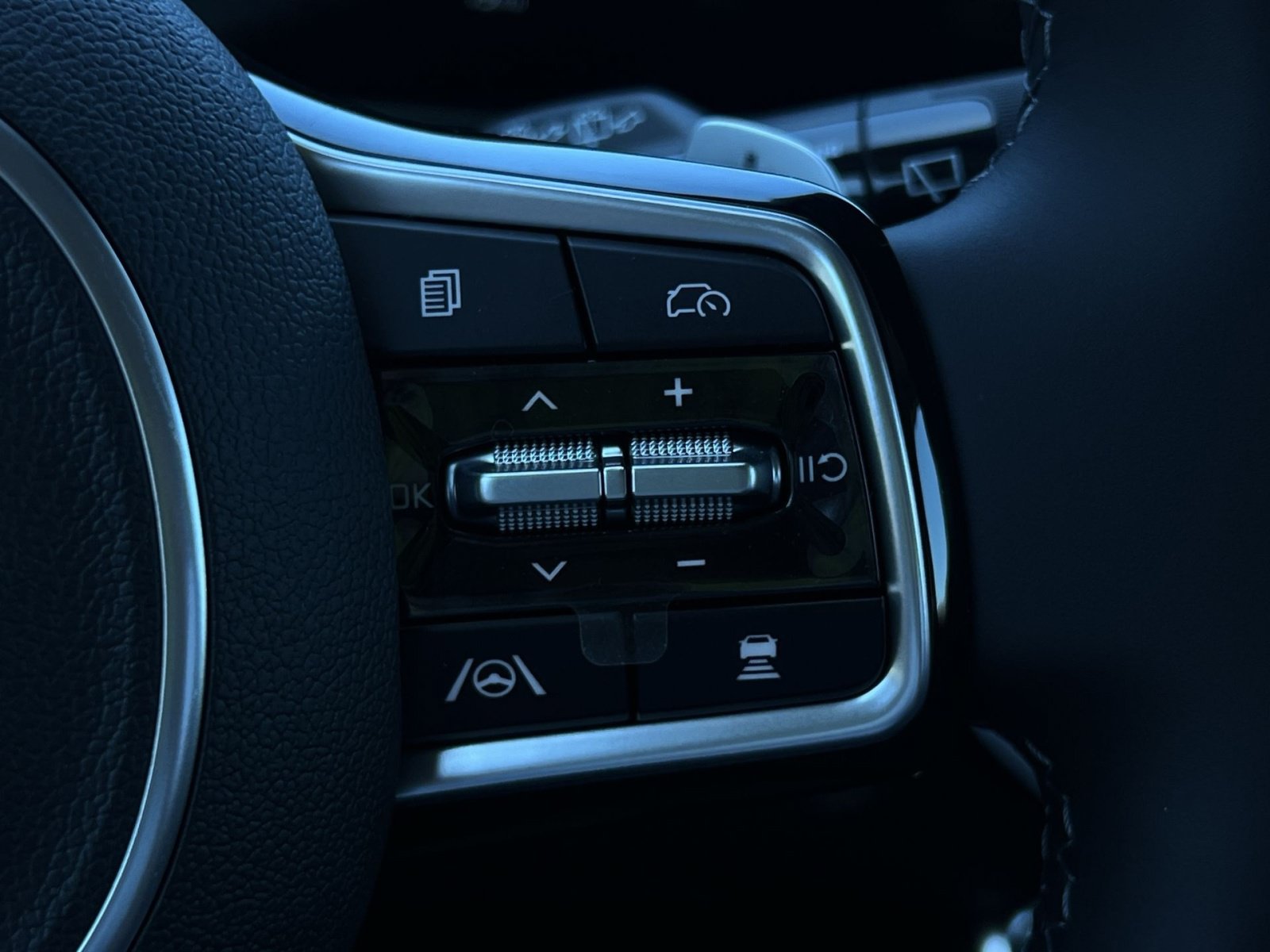 New 2026 Kia Carnival SX w/ SX Dark Edition Package FWD image 30