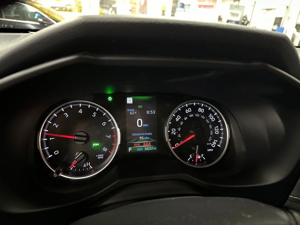 Used 2022 Toyota RAV4 XLE image 17