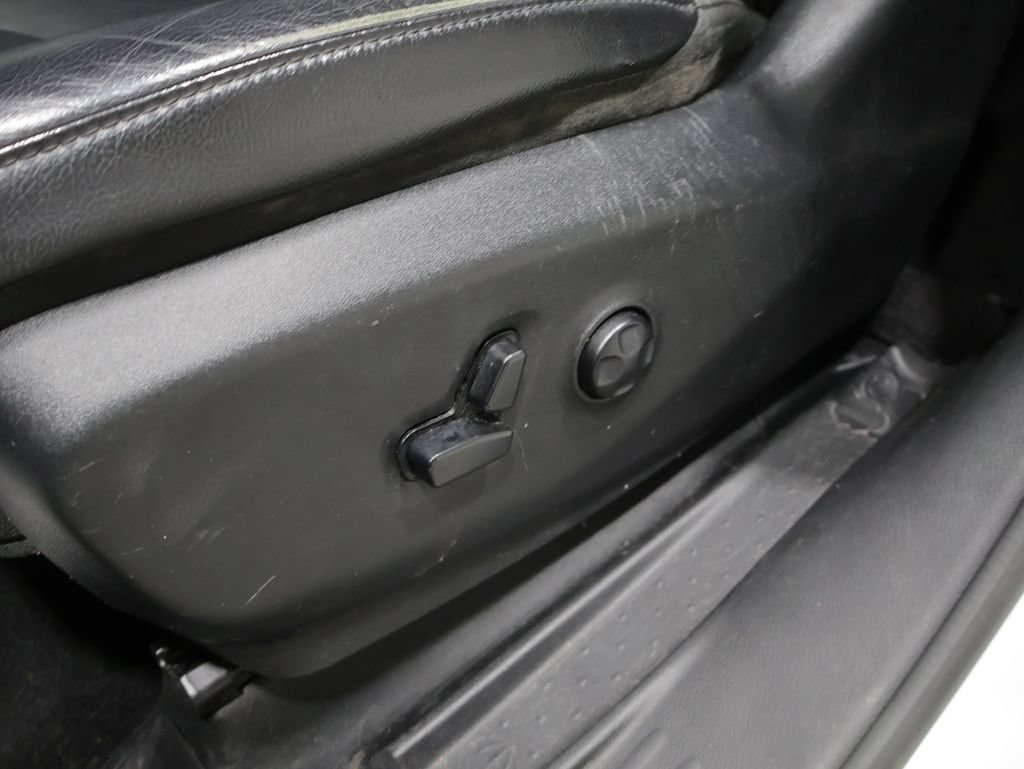 Used 2019 Chrysler Pacifica Touring-L Plus w/ S Appearance Package FWD image 12