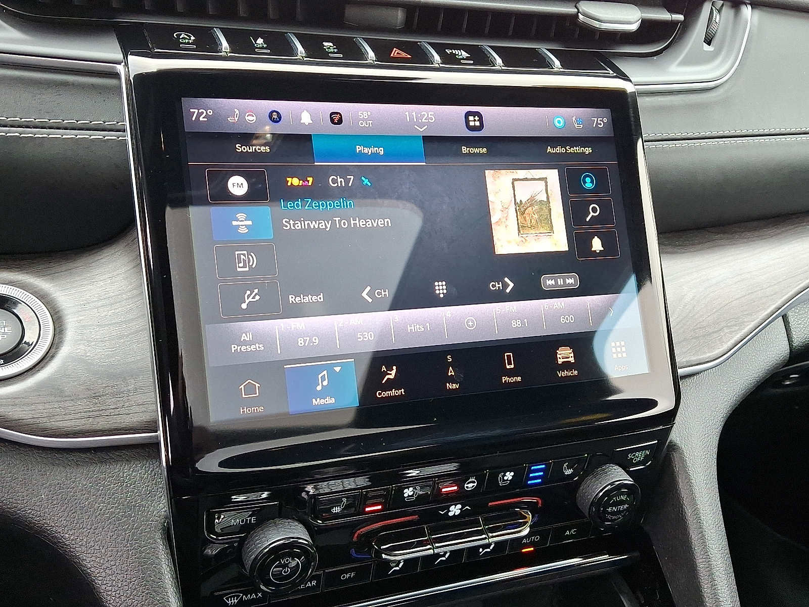 Used 2023 Jeep Grand Cherokee Overland w/ Adv Protech Group III image 20