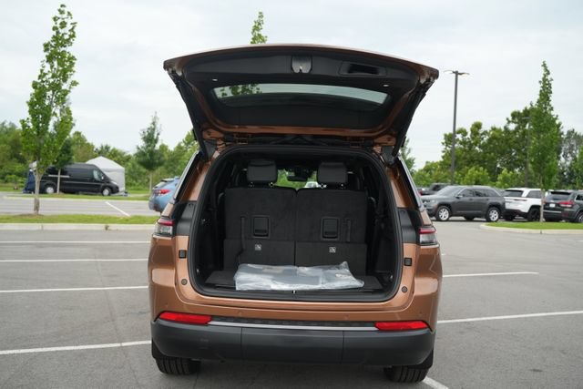 New 2026 Jeep Grand Cherokee L Limited w/ Limited Altitude Package AWD/4WD image 16