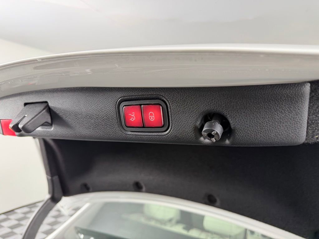 Used 2018 Mercedes-Benz E 300 4MATIC image 26