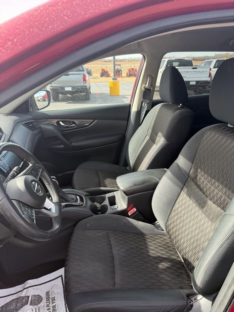 Used 2018 Nissan Rogue SV image 10