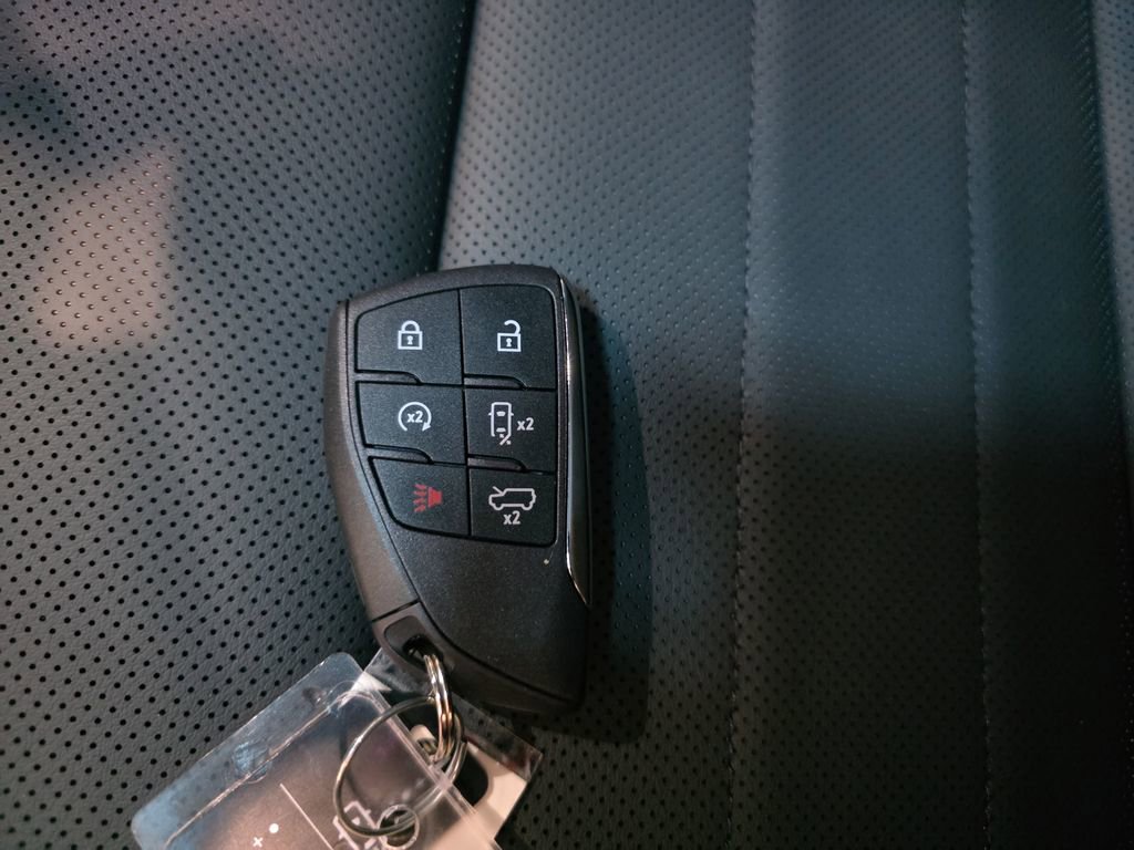 New 2026 GMC Hummer EV SUV w/ LPO, Dark Essentials Package image 39