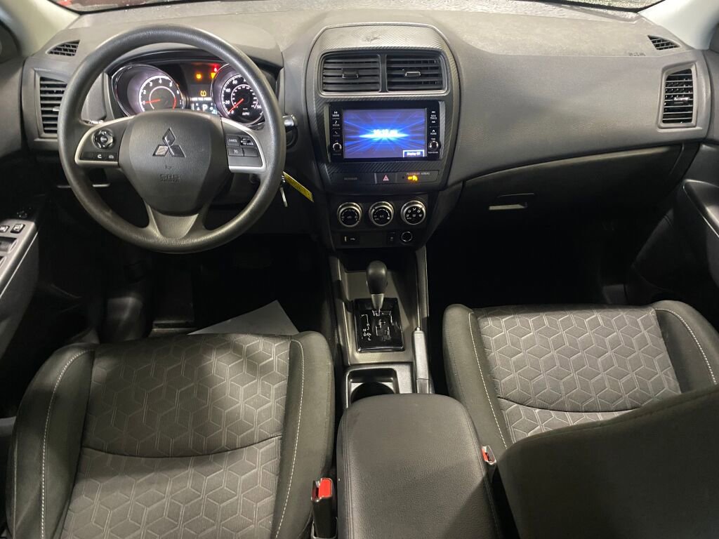 Used 2021 Mitsubishi Outlander Sport ES image 2