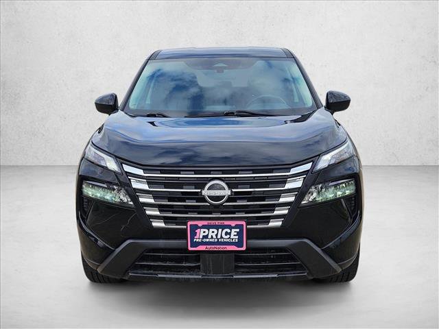 Used 2024 Nissan Rogue SV image 2