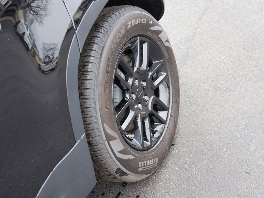 New 2026 Land Rover Defender 110 S image 39