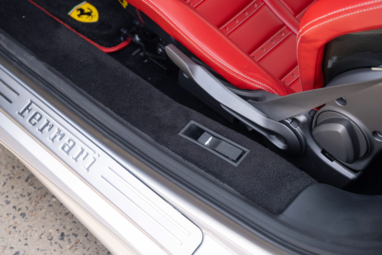Used 2017 Ferrari 488 Spider RWD image 32