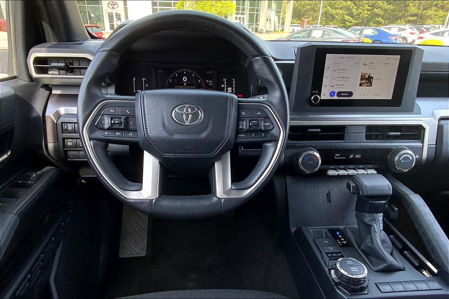 Used 2025 Toyota 4Runner SR5 AWD/4WD image 6