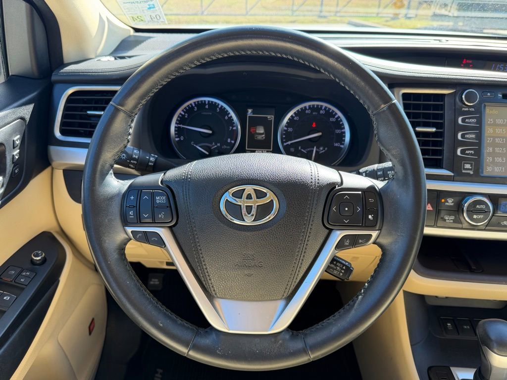 Used 2018 Toyota Highlander Limited image 17