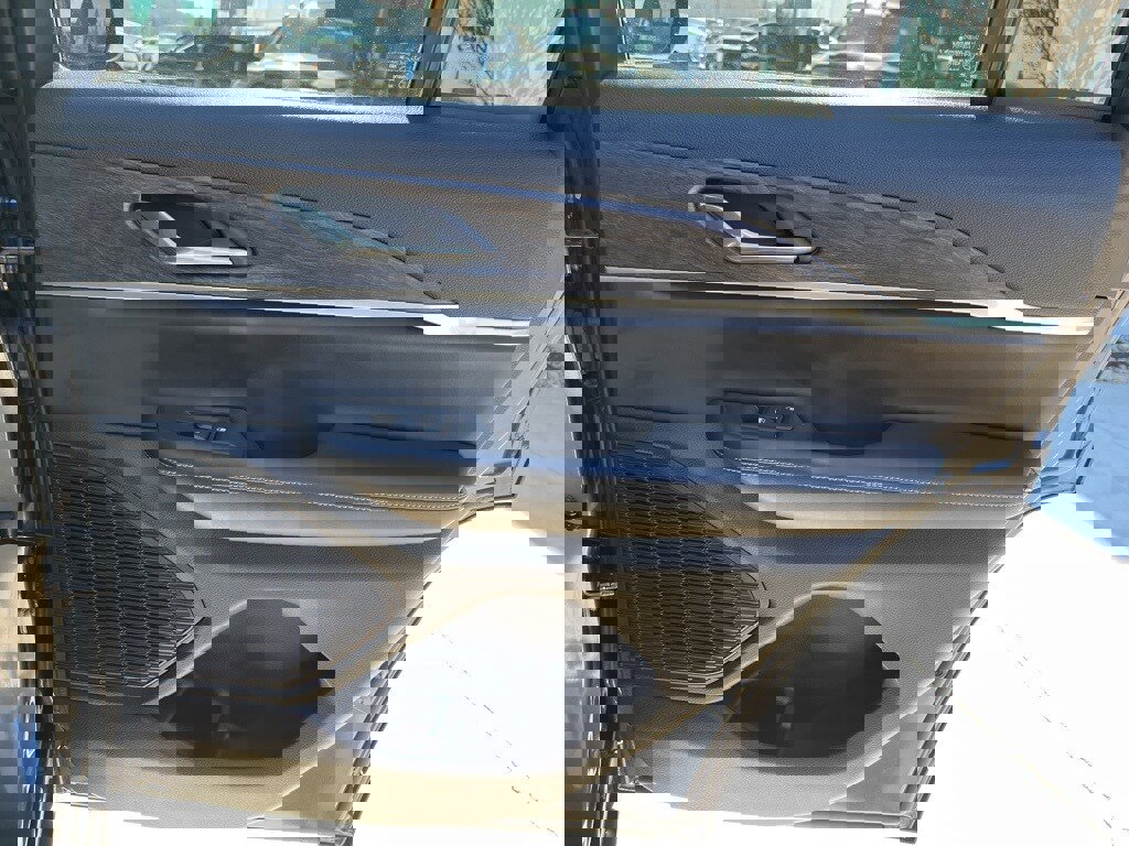 Used 2025 Jeep Grand Cherokee Limited image 23