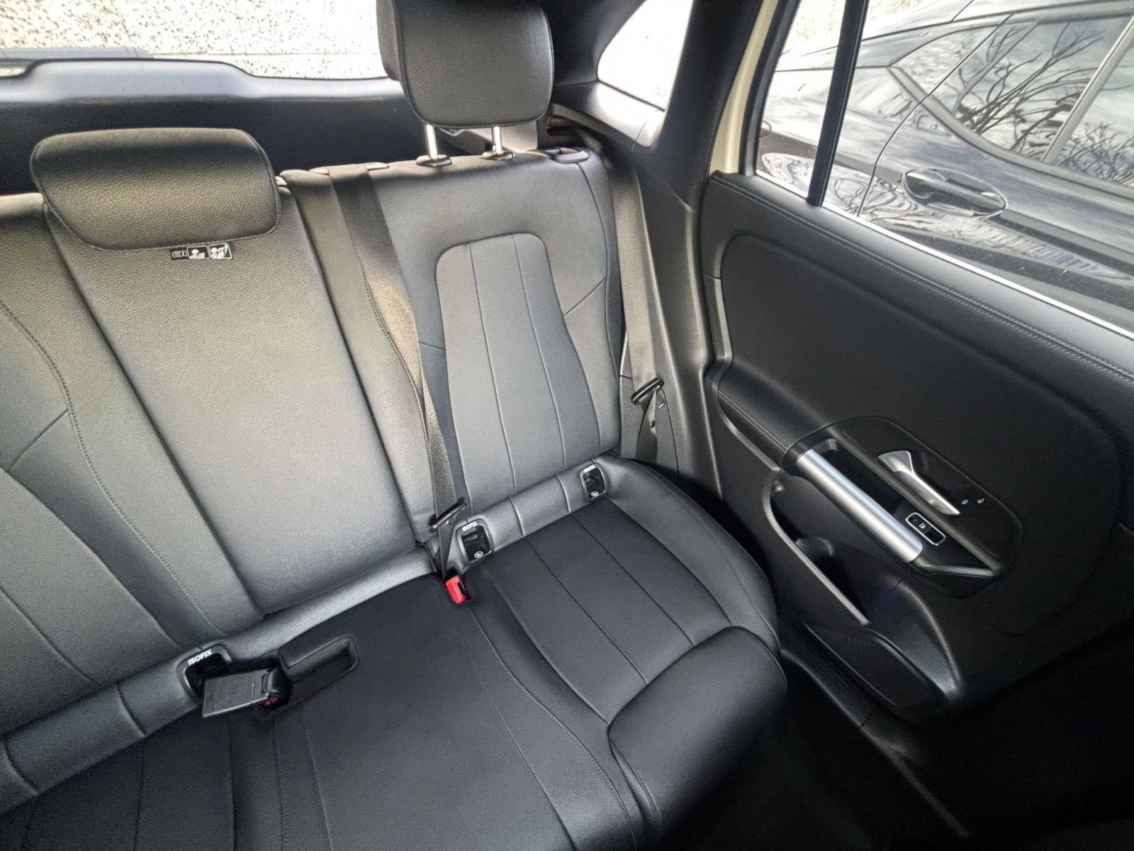 Used 2025 Mercedes-Benz GLA 250 4MATIC image 37