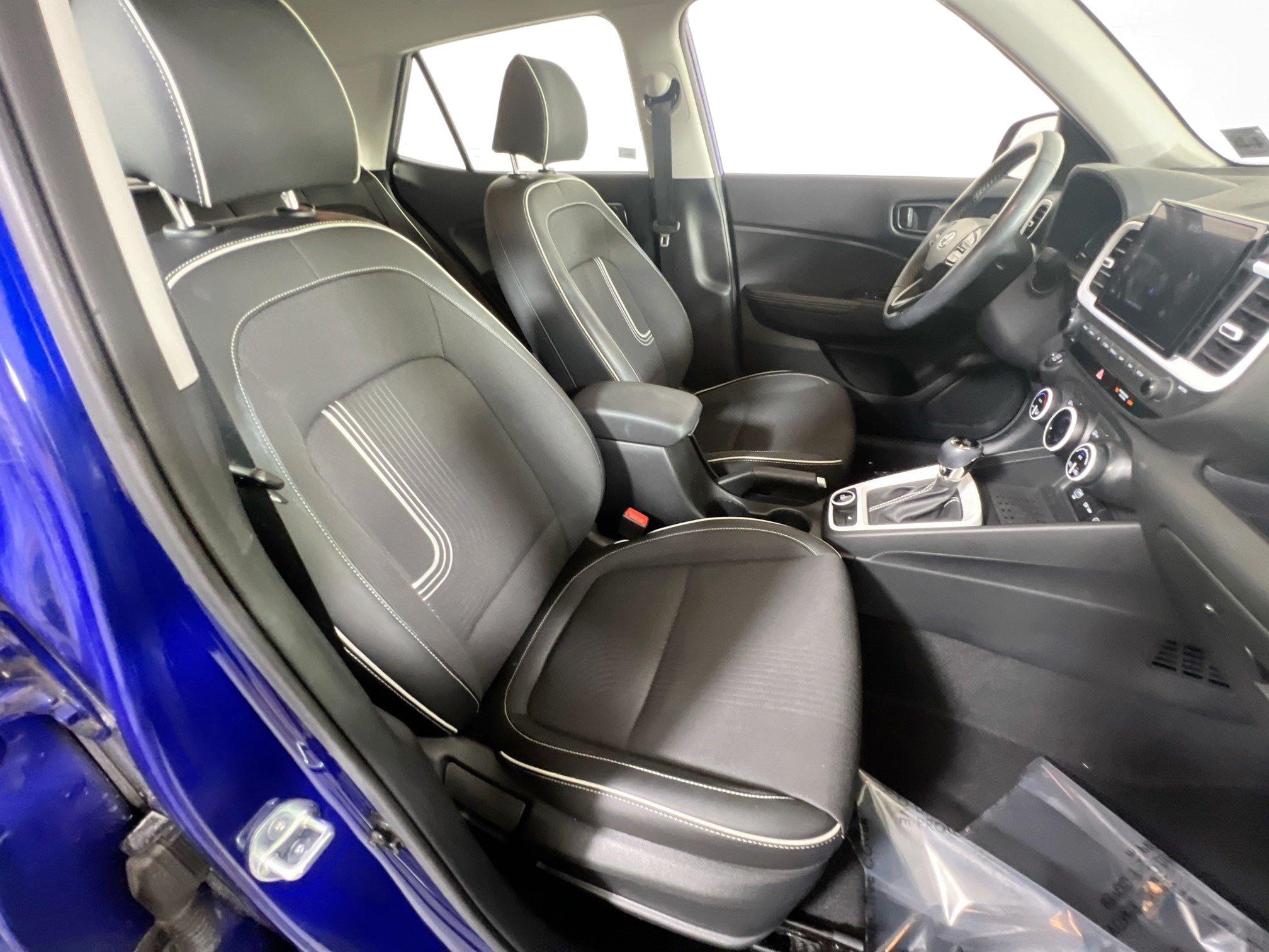 Used 2023 Hyundai Venue Limited w/ Cargo Package FWD image 27