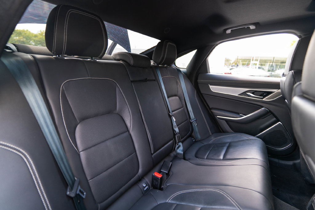 Used 2023 Jaguar XF R-Dynamic SE AWD/4WD image 33