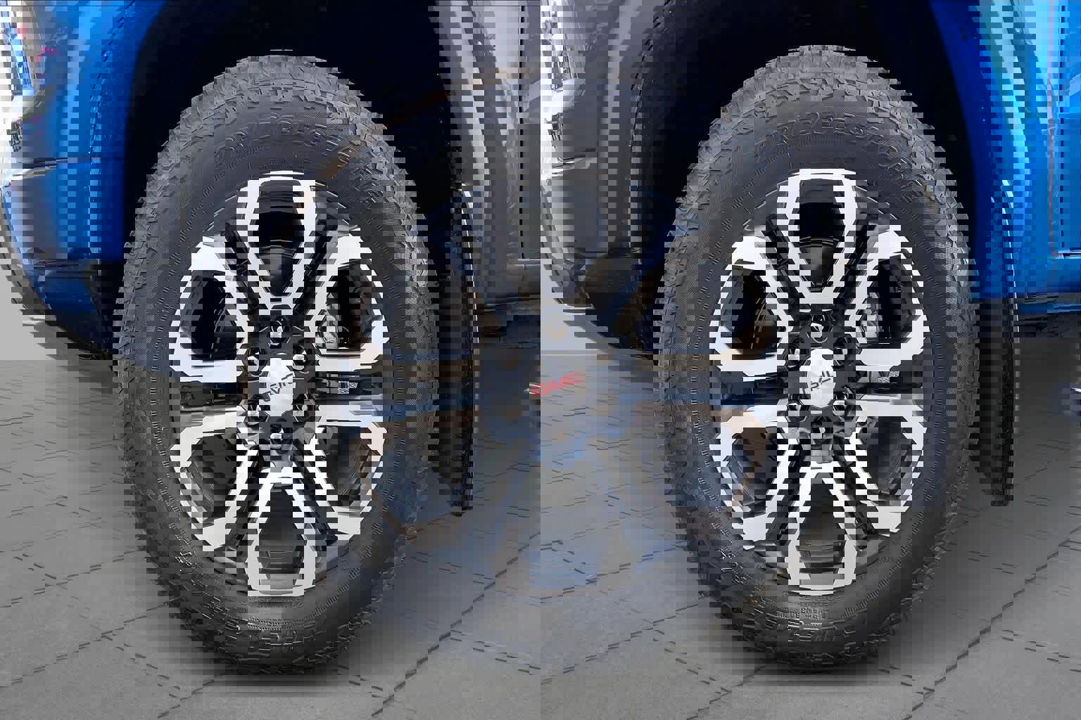 Used 2024 GMC Canyon AT4 w/ Technology Package image 11