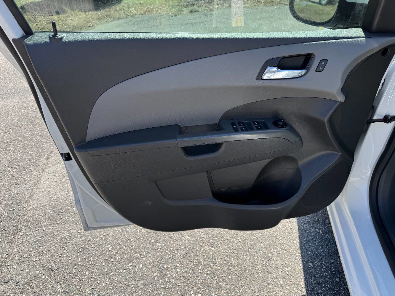 Used 2014 Chevrolet Sonic LT image 39