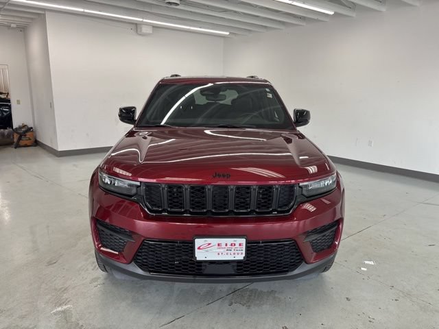 Used 2023 Jeep Grand Cherokee Altitude AWD/4WD image 6