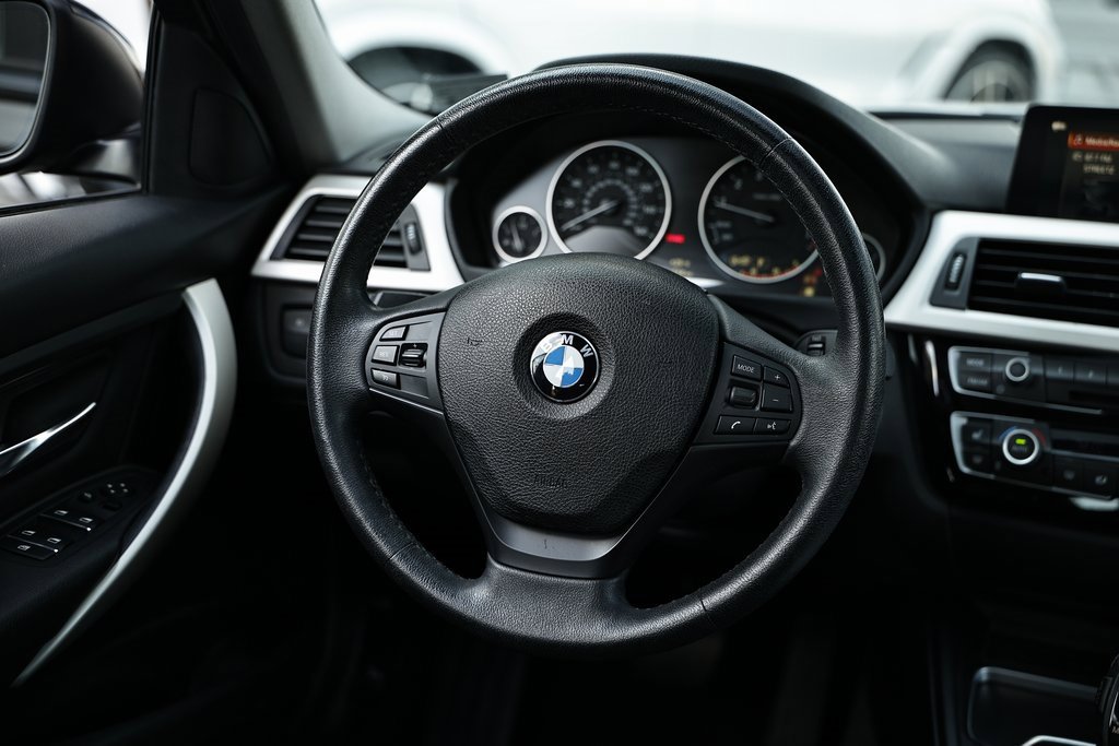 Used 2018 BMW 320i Sedan w/ Convenience Package image 26