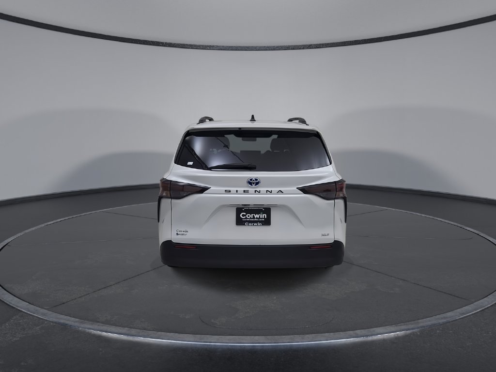 Used 2025 Toyota Sienna XLE FWD image 14