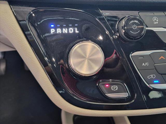 Used 2019 Chrysler Pacifica Limited FWD image 12