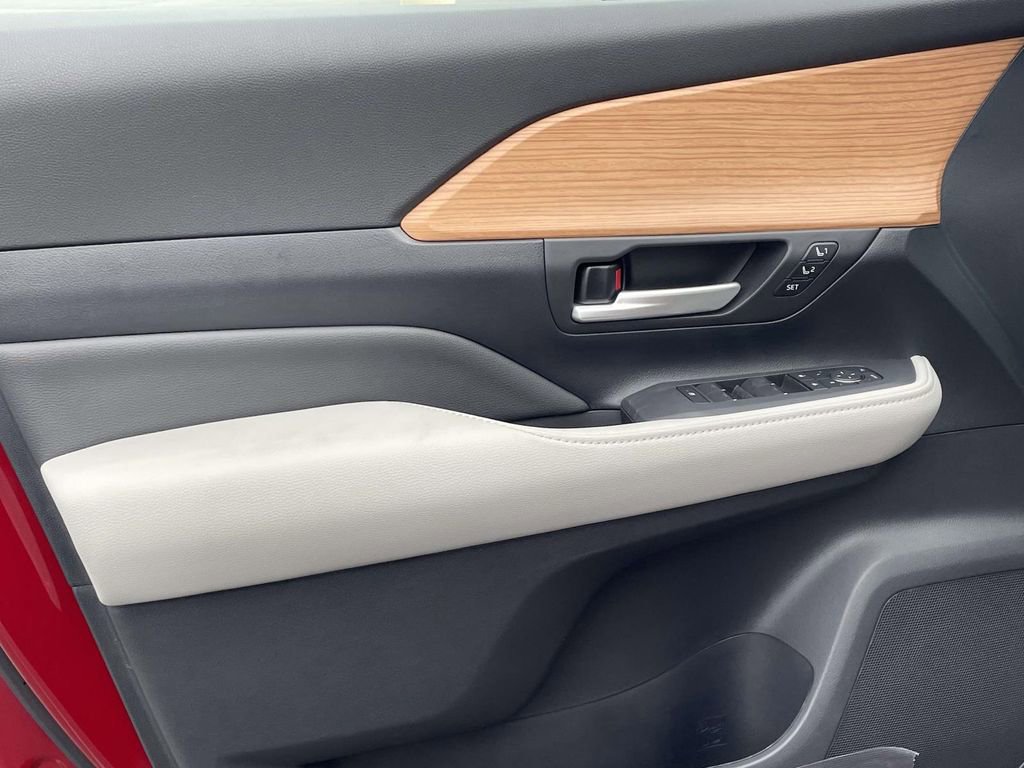 New 2026 Toyota Grand Highlander Limited image 31
