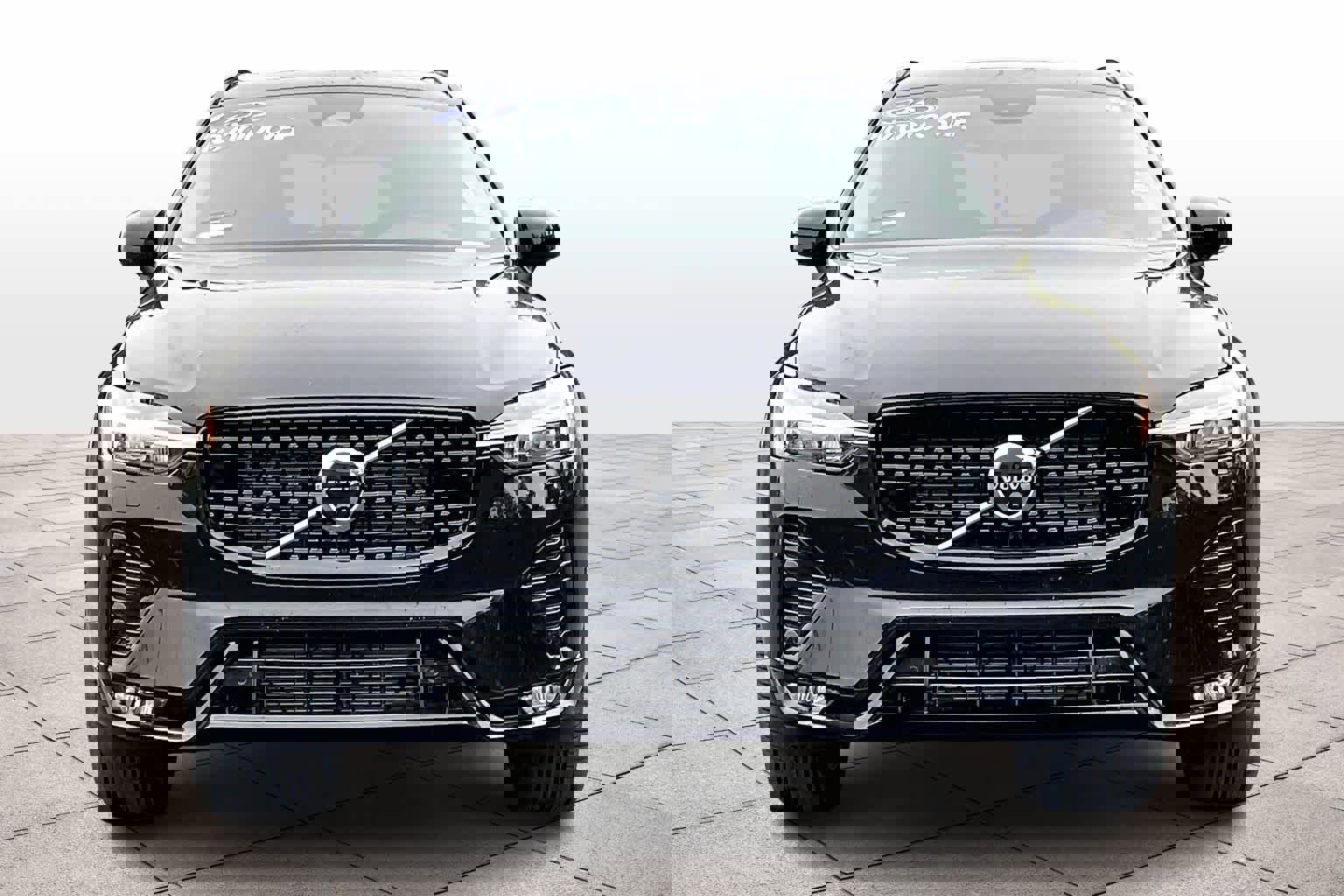 Used 2025 Volvo XC60 B5 Ultra w/ Protection Package Premier image 3