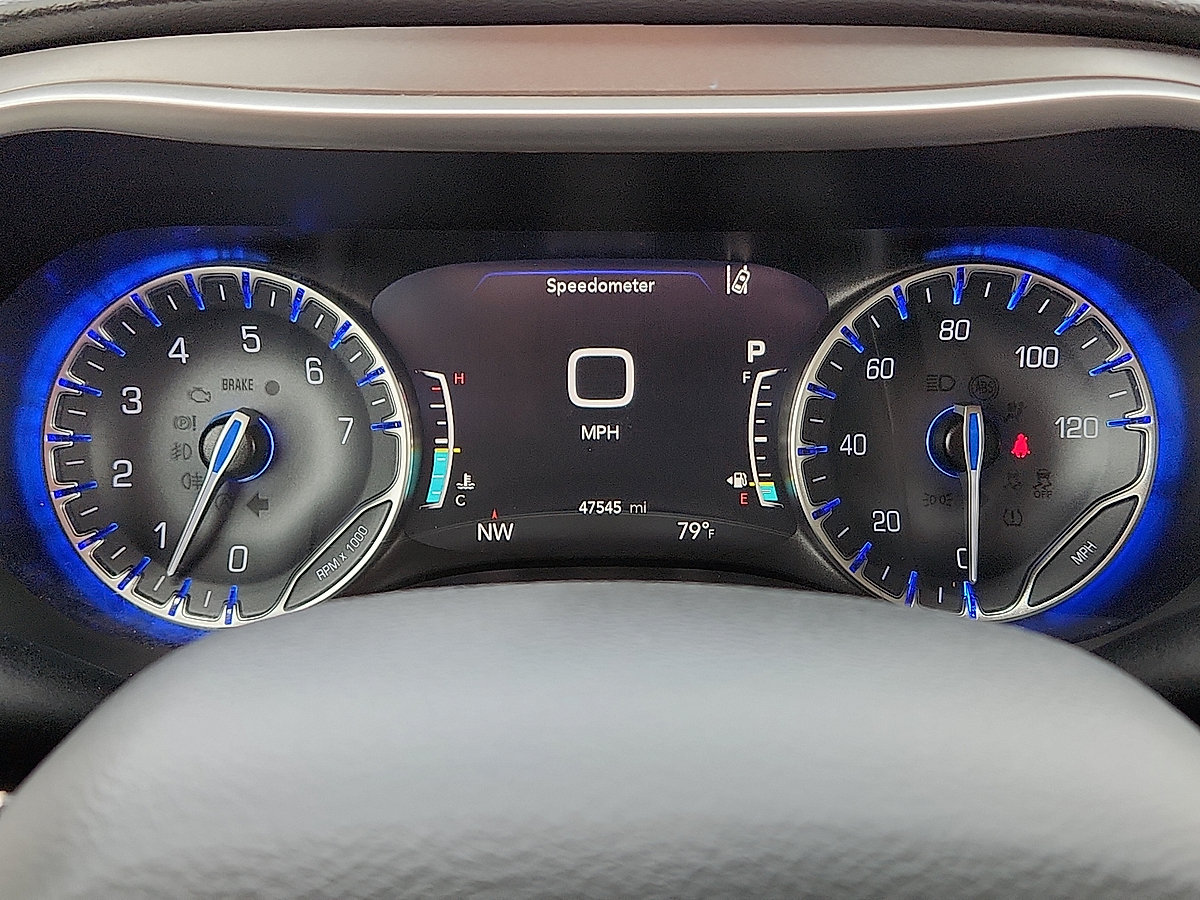 Used 2021 Chrysler Pacifica Touring-L FWD image 11