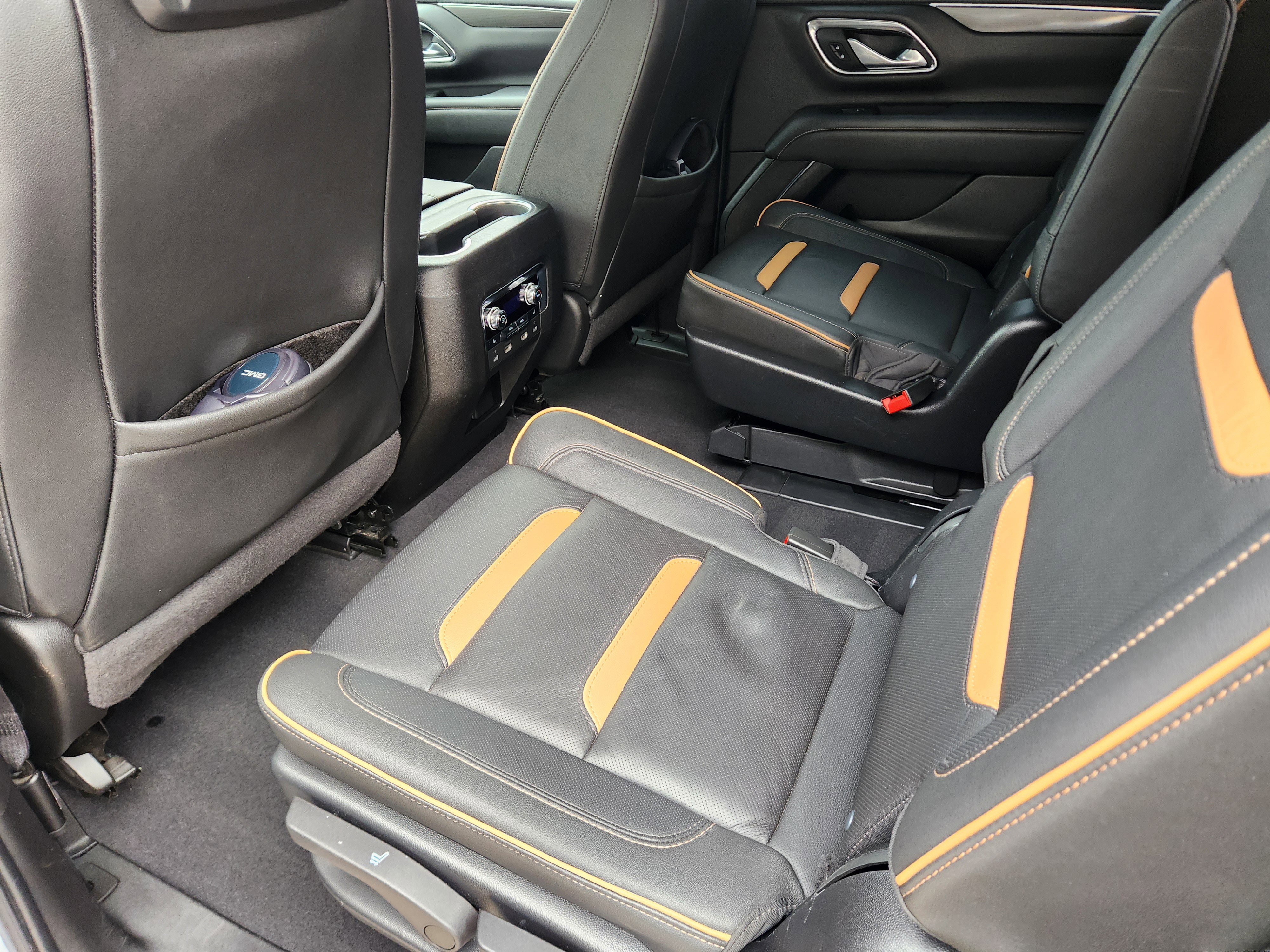 Used 2022 GMC Yukon AT4 w/ AT4 Premium Package image 28