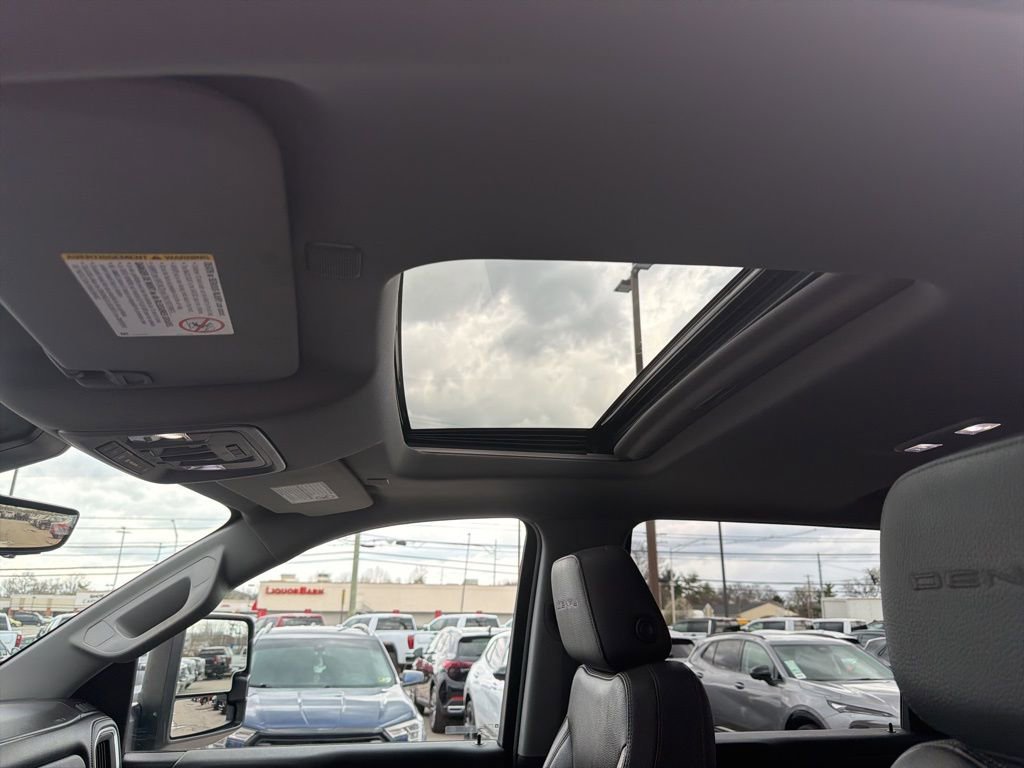 Used 2022 GMC Sierra 3500 Denali w/ Denali Ultimate Package image 16