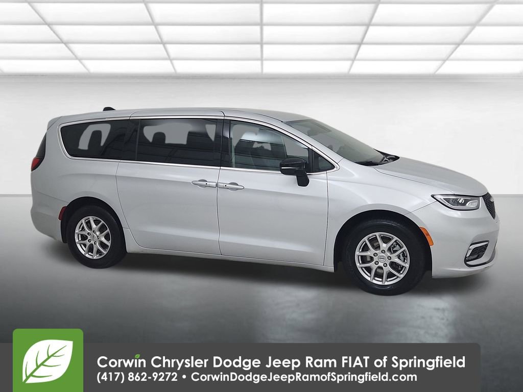 Certified 2024 Chrysler Pacifica Touring-L image 1