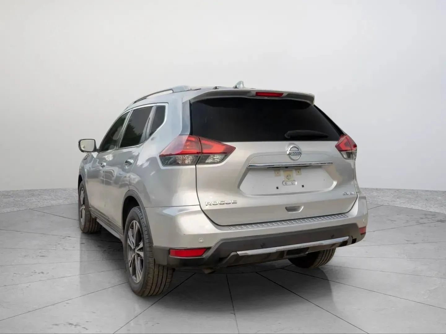 Used 2019 Nissan Rogue SV w/ Premium Package image 5