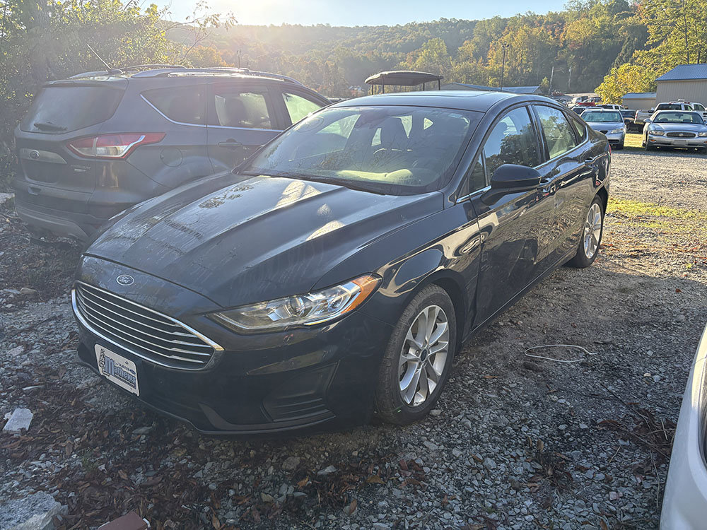 Used 2020 Ford Fusion SE image 1