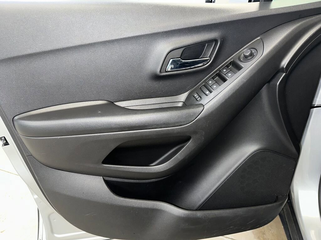Certified 2022 Chevrolet Trax LT w/ Driver Confidence Package image 7