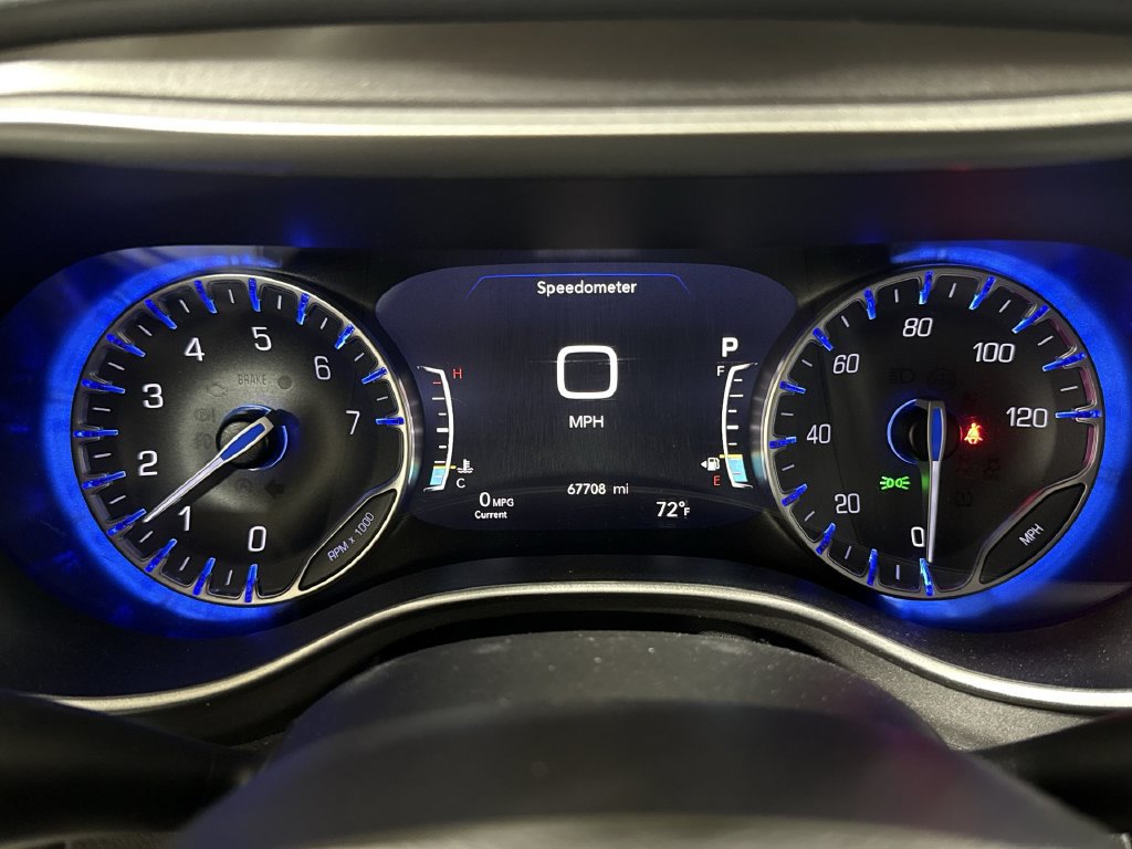 Used 2023 Chrysler Pacifica Touring-L FWD image 12