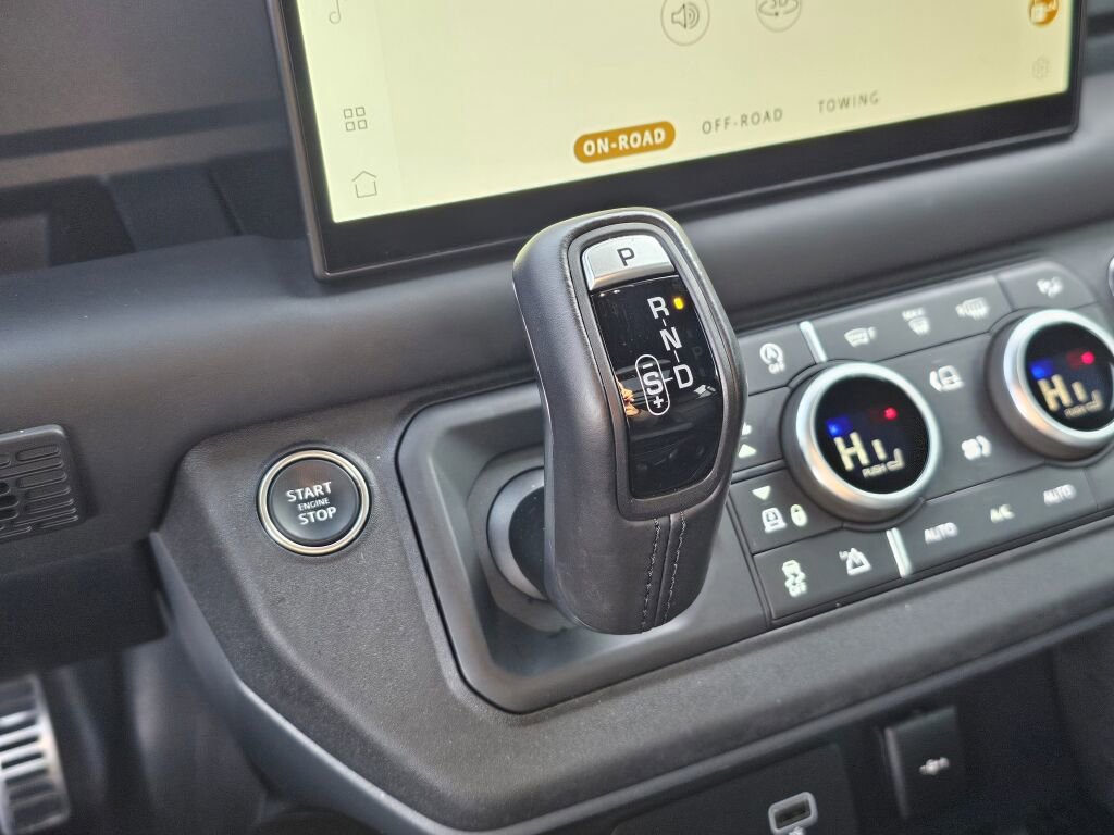 Used 2024 Land Rover Defender 110 X image 32