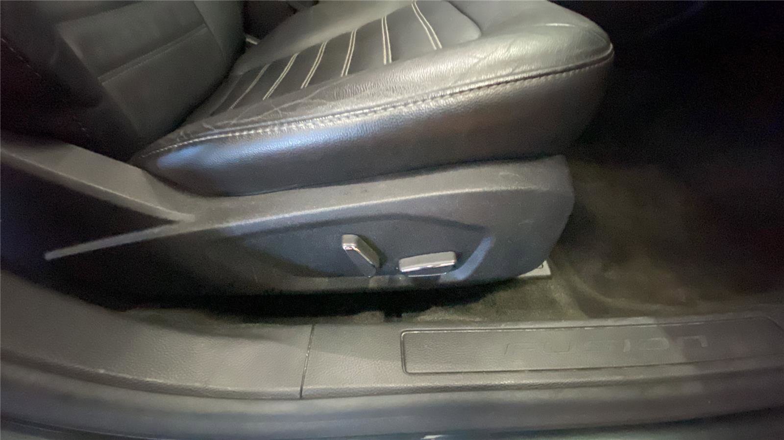 Used 2016 Ford Fusion SE w/ Equipment Group 202A image 19