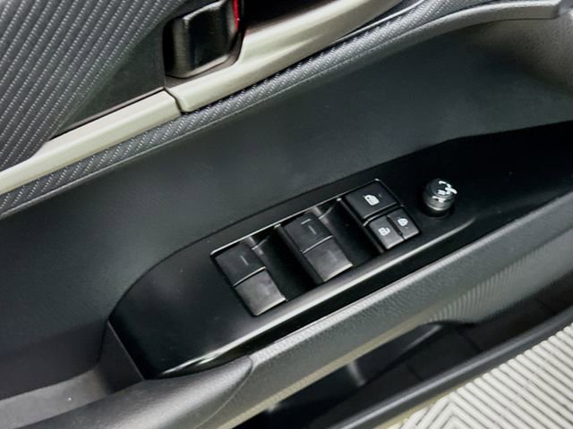 Used 2025 Toyota Camry SE image 18
