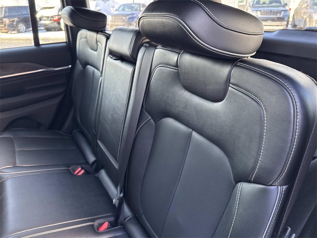 Used 2023 Jeep Grand Cherokee Overland image 14